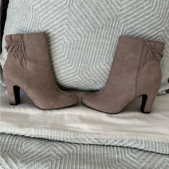 New Heeled Ankle Boots - Picture 5 of 8